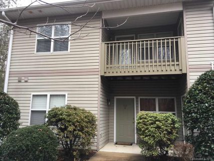 305 Carlyle Way