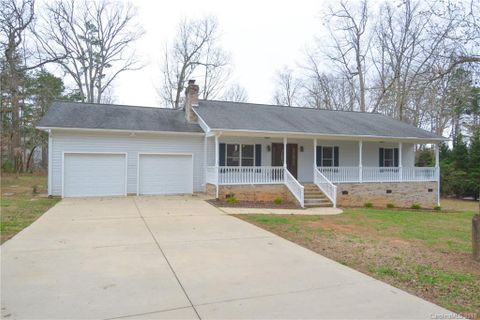 125 Three Oaks Lane