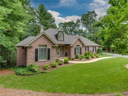 207 Teaberry Lane sold home in 2600 Old Kanuga, Hendersonville, NC