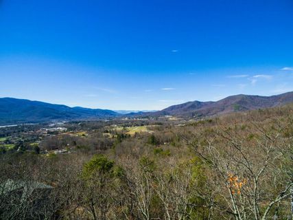 15 Galax Lane sold home in Allen Mountain Ridge, Black Mountain, NC