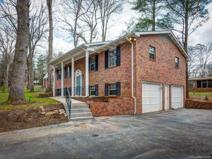 560 Overhill Drive