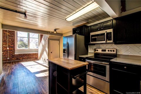201 Hoskins Road 115