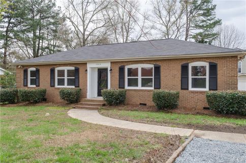 7040 Idlewild Road