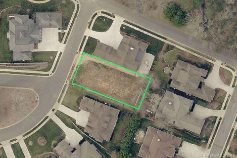 909 Dacavin Drive