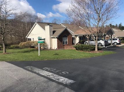 9 N Creekside Court