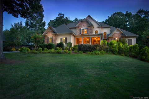 8176 Windsong Road sold home in Windsong, Denver, NC