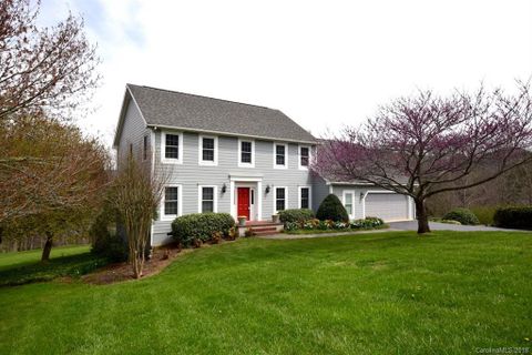 214 Smith Knolls Road sold home in Smith Knolls, Fairview, NC