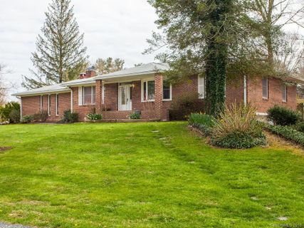319 Melissa Way sold home in Rugby Meadows, Hendersonville, NC