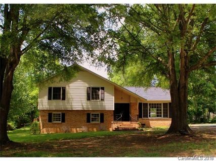 3401 Oak Tree Trail