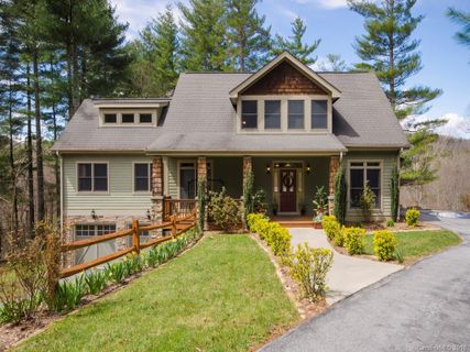 202 Teaberry Lane sold home in 2600 Old Kanuga, Hendersonville, NC