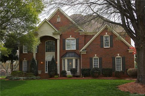 6125 Robin Hollow Drive