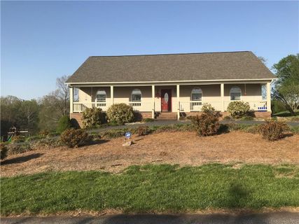 36 Meandering Way