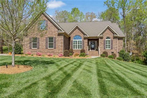 5016 Butler Court sold home in Twelve Oaks, Wesley Chapel, NC