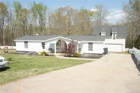 100 Twisted Oak Lane sold home in Windsong Forest, Gastonia, NC