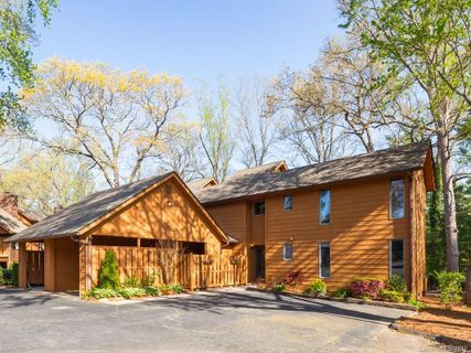 19 Village Drive sold home in Racquet Club Village, Asheville, NC