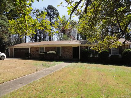 7520 Rolling Hill Road