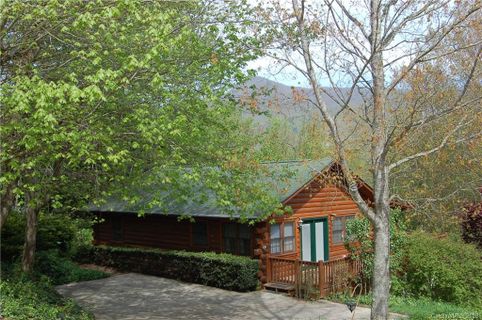 36 Cedarwood Drive sold home in Cedarwood, Waynesville, NC