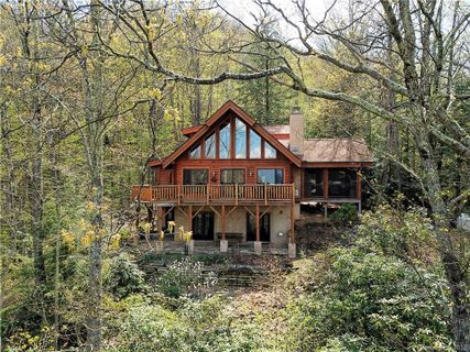 207 Hoot Owl Ridge sold home in Mountain Top, Maggie Valley, NC