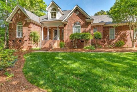 1017 Croyden Court