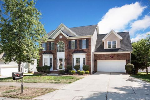 10521 Castlehill Drive sold home in Hampton Ridge II, Huntersville, NC