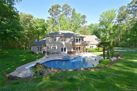 1401 Rosehill Drive