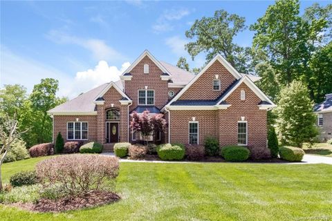 7563 Turnberry Lane