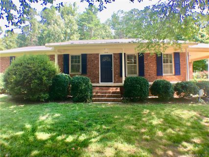 304 Meadowood Circle