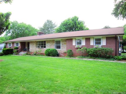 4 Crestwood Lane