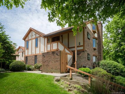 906 Fleetwood Plaza