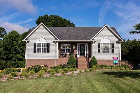2113 Picnic Drive 4