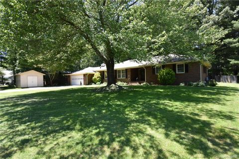 98 N Greenwood Forest Drive