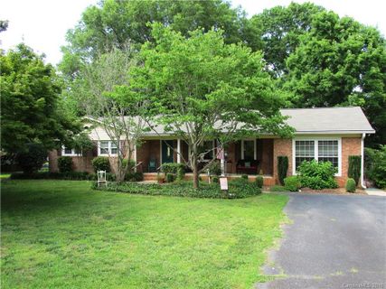 506 Hillsdale Drive