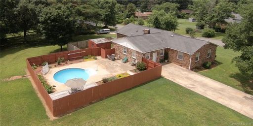 1900 Woodgreen Drive