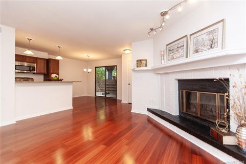 415 W 8th Street D sold home in Springfield Square, Charlotte, NC