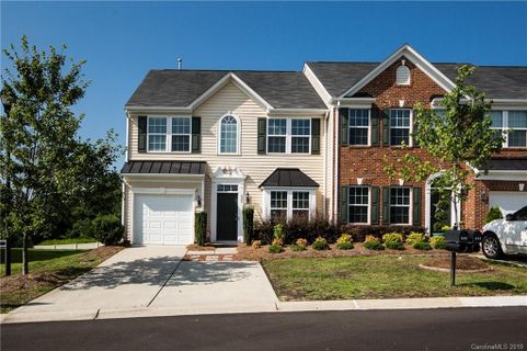 625 School House Lane