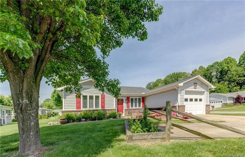 145 Derbyshire Drive