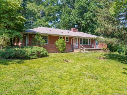 3 Maplewood Parkway