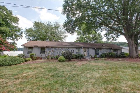 411 Paradise Circle