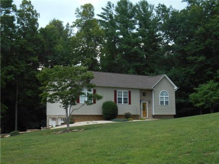 3105 Lyndhurst Drive sold home in Beacon Hills, Lenoir, NC