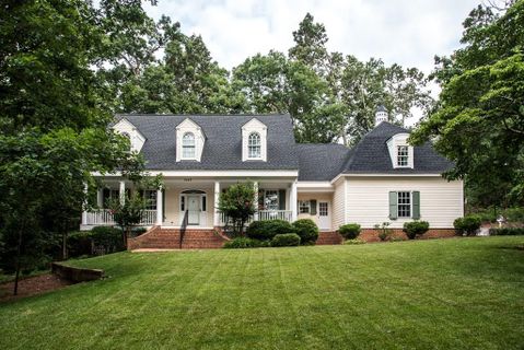 1327 10th Street Drive sold home in Forest Park, Hickory, NC