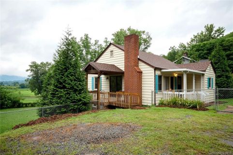 392 Old Hendersonville Highway sold home in Jordan Terrace, Brevard, NC