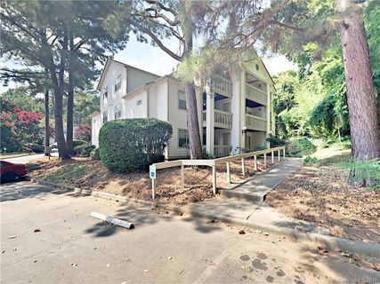 1052 Churchill Downs Court G