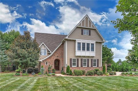 Previously sold for $755,600