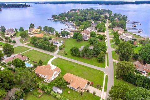 21236 Lakeview Circle 5