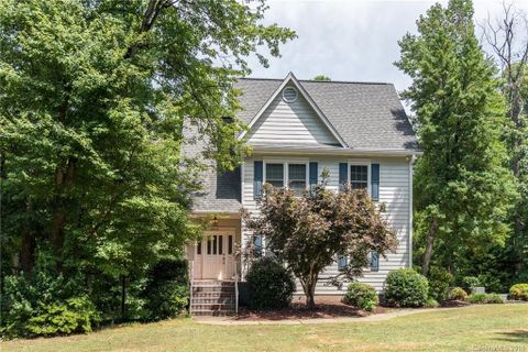 900 Raleigh Court