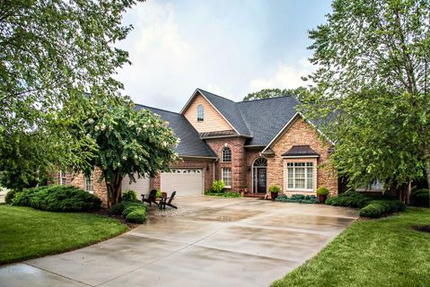 1045 Catawba Greens Drive sold home in Catawba Greens, Newton, NC