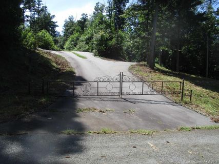 18 English Hills Drive sold home in Barebridge Hills, Asheville, NC