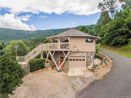 909 Acres View Drive sold home in Apple Blossom Estate, Waynesville, NC