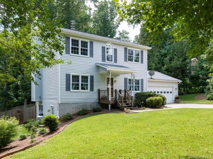 11 Sweetbriar Court sold home in Sweetbriar Grove, Asheville, NC