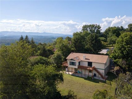 30 Audubon Drive sold home in Town and Country estates, Asheville, NC